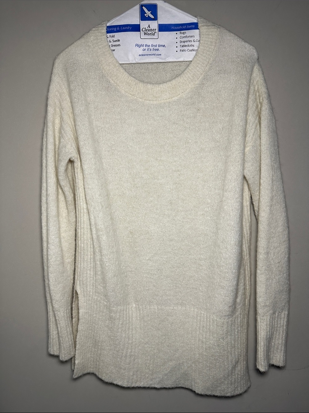 ICHI Womenโs Cream 15% alpaca Crewneck Sweater with side slits